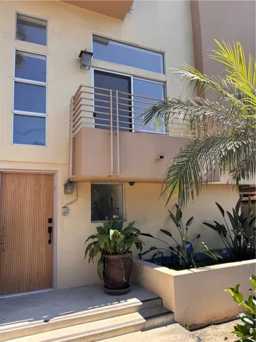 Private front entrance from street
