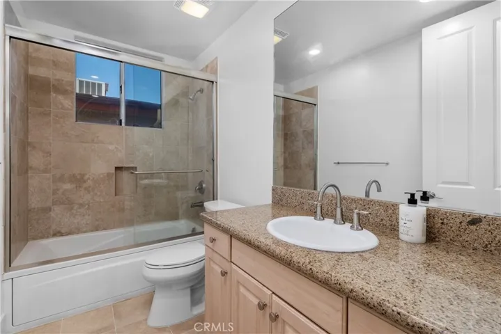 Upstairs full bathroom