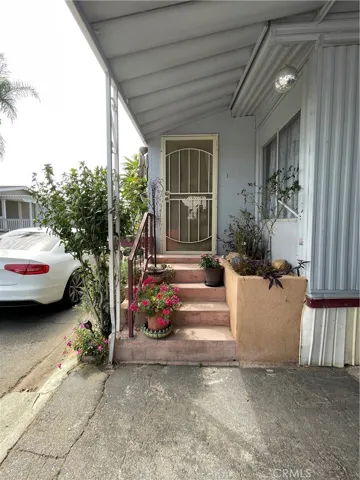10001 Frontage Road 73, South Gate, California 90280