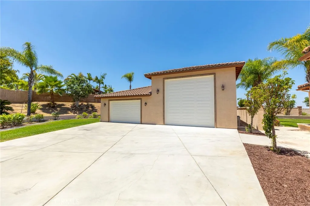 RV garage and additional 4-6 car garage(22x52)
