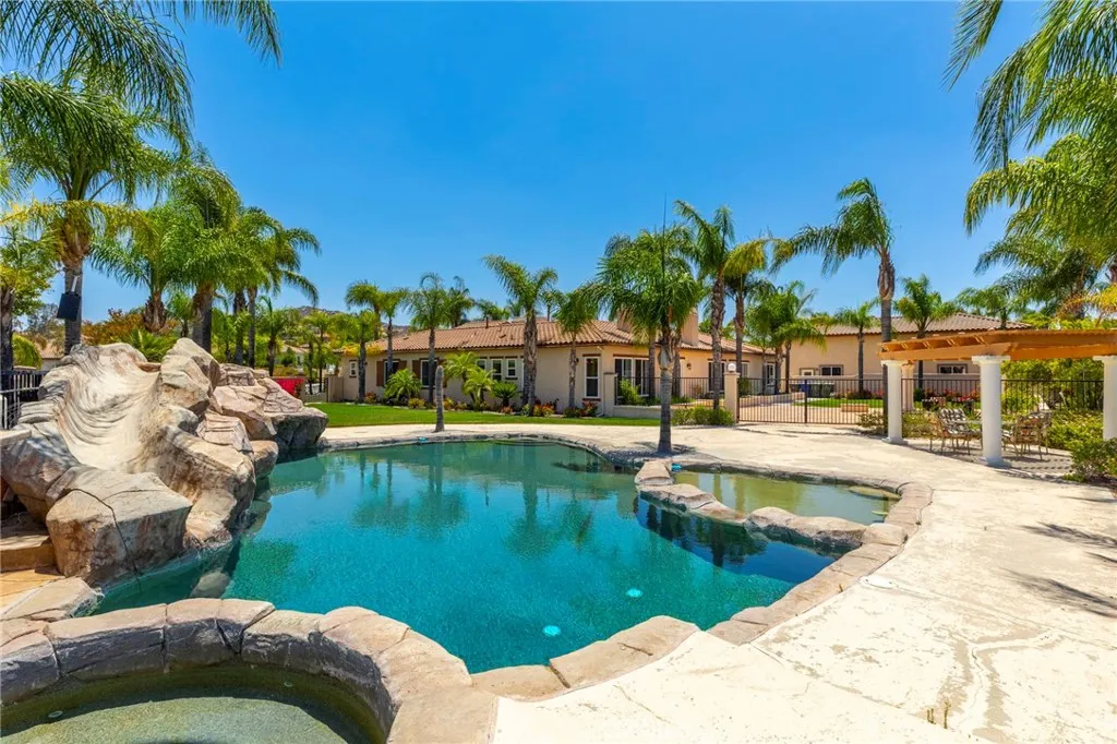  Pool with hot tub, slide and kids' pool for entire family
