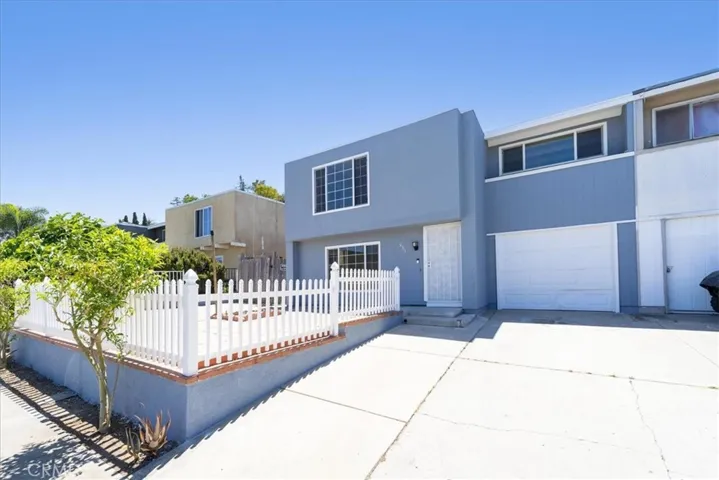 835 Raintree Place, Vista, California 92084