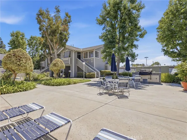 BBQ & Outdoor Dining Area