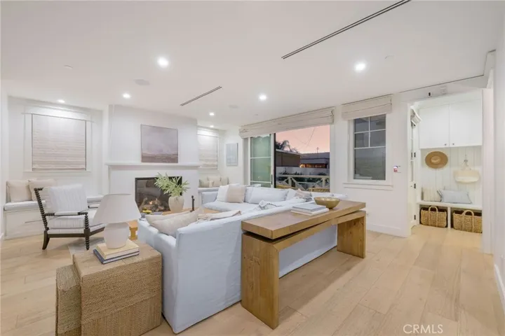 153 Granada Avenue, Long Beach, California 90803