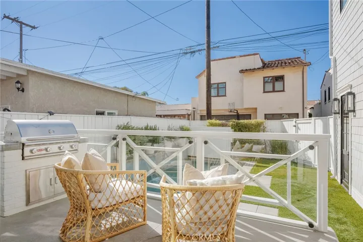 153 Granada Avenue, Long Beach, California 90803