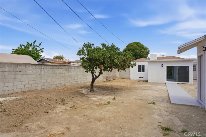 3726 E Iva, Compton, California 90221