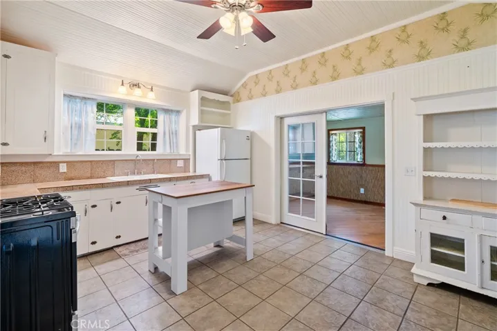 155 N 2nd Street, Shandon, California 93461