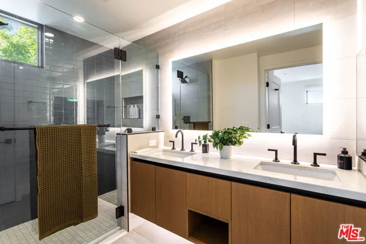 1333 S Orange Grove Avenue 401, Los Angeles, California 90019