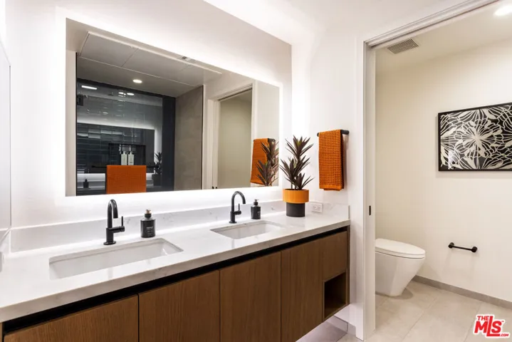 1333 S Orange Grove Avenue 207, Los Angeles, California 90019