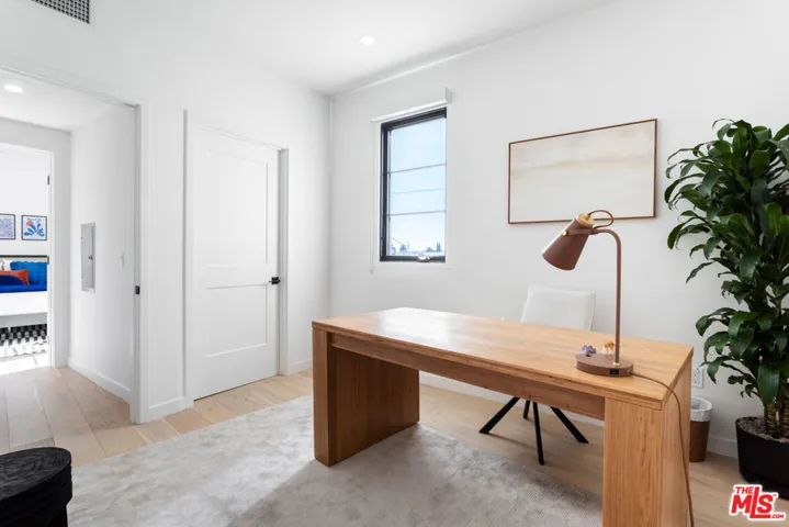 1333 S Orange Grove Avenue 207, Los Angeles, California 90019