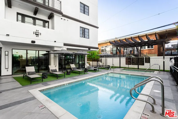 1333 S Orange Grove Avenue 207, Los Angeles, California 90019
