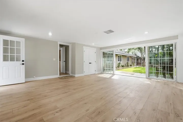 FAMILY ROOM VIEW TOWARDS PRIVATE COURTYARD