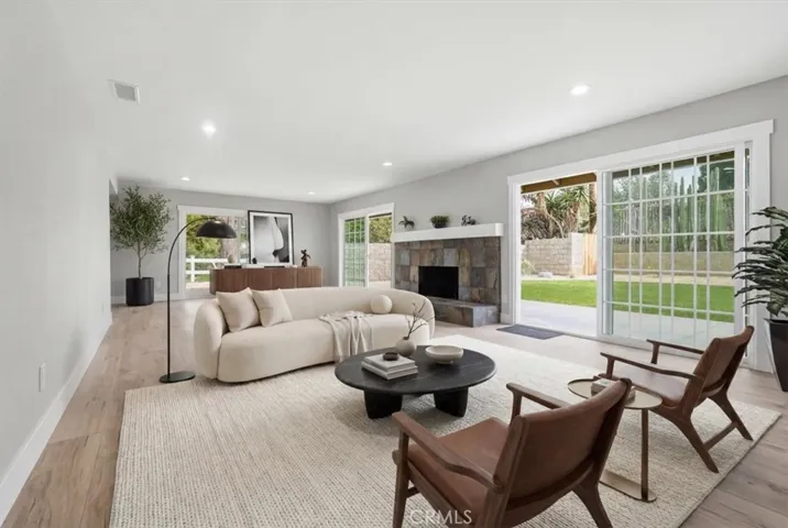 STAGED PHOTO OF GREAT ROOM