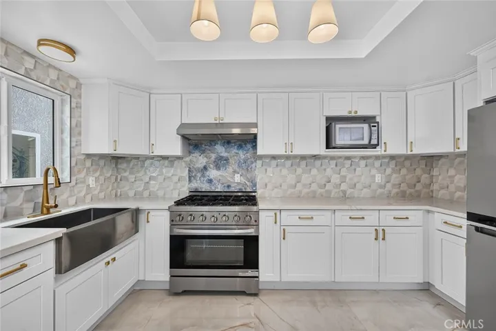 61 Sparrowhawk, Irvine, California 92604