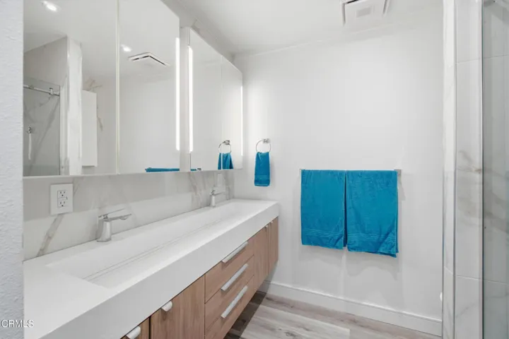 21_bathroom