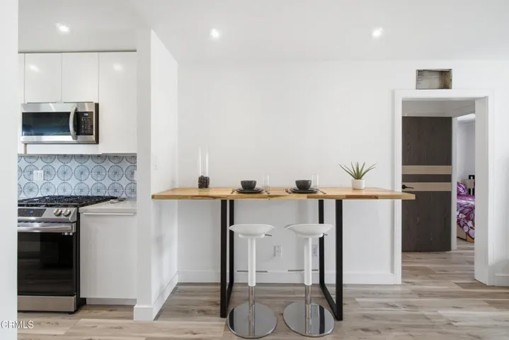 6_dining area