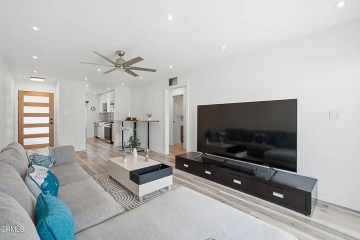 13_living room