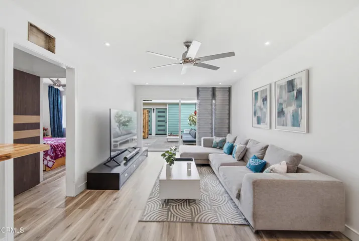 10_living room