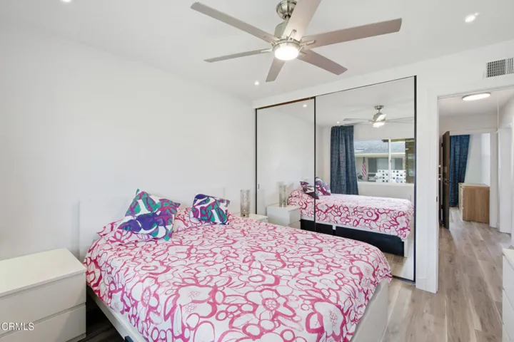 19_bedroom