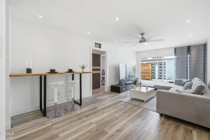 5_living room
