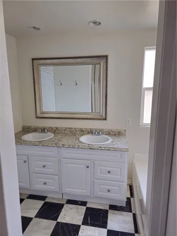 962 Redtail, Corona, California 92879