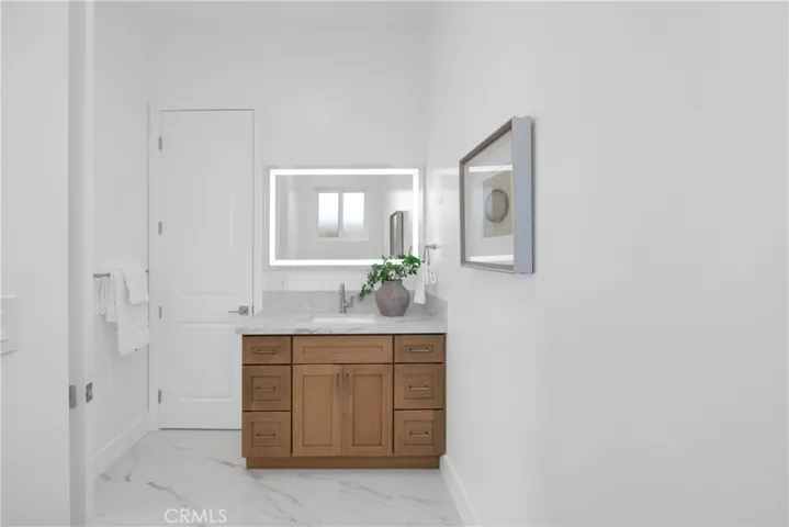 12151 Reagan, Los Alamitos, California 90720
