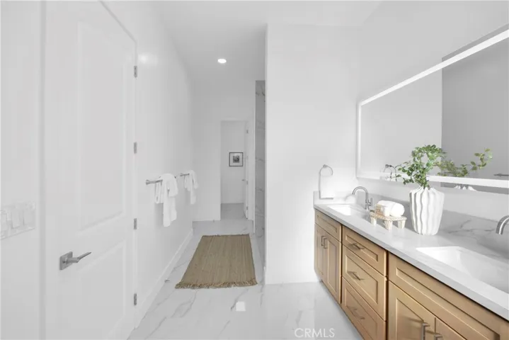 12151 Reagan, Los Alamitos, California 90720