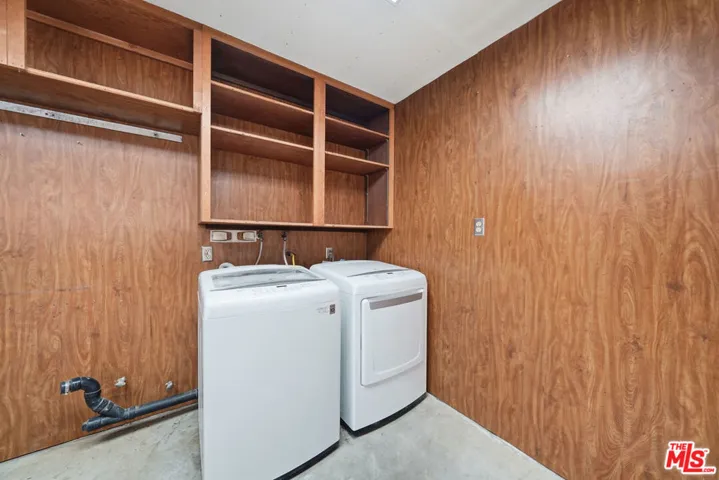 Washer & dryer in the Garage
