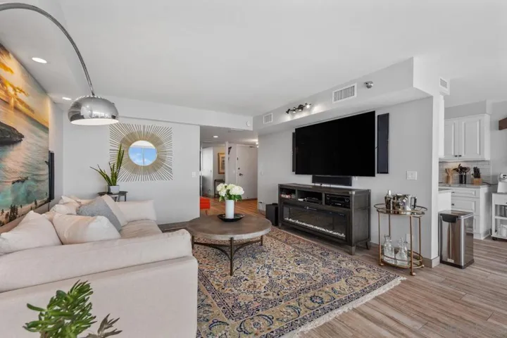 1810 Avenida Del Mundo 1606, Coronado, California 92118
