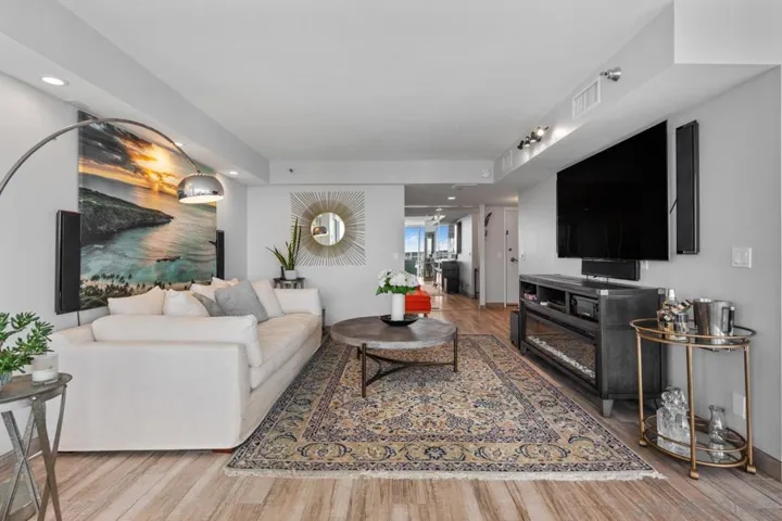 1810 Avenida Del Mundo 1606, Coronado, California 92118