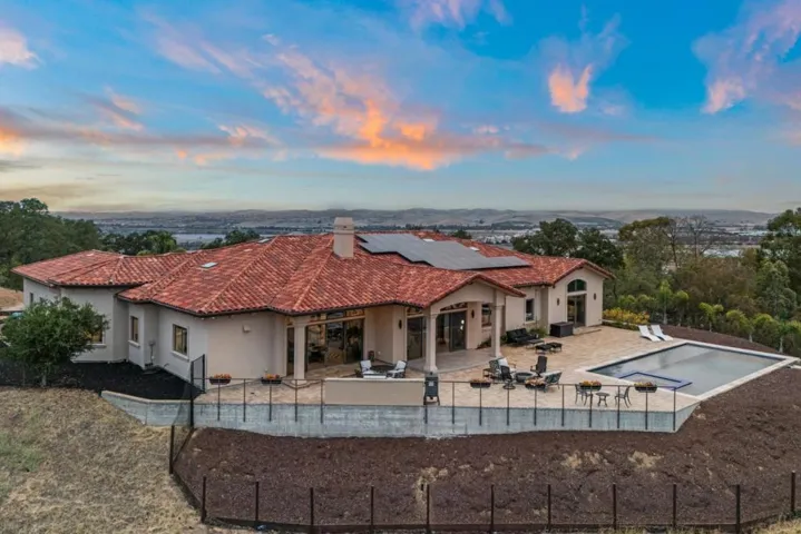 5 Winding Oaks Drive, Pleasanton, California 94566