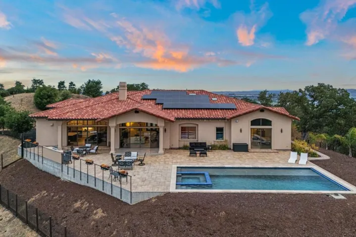 5 Winding Oaks Drive, Pleasanton, California 94566