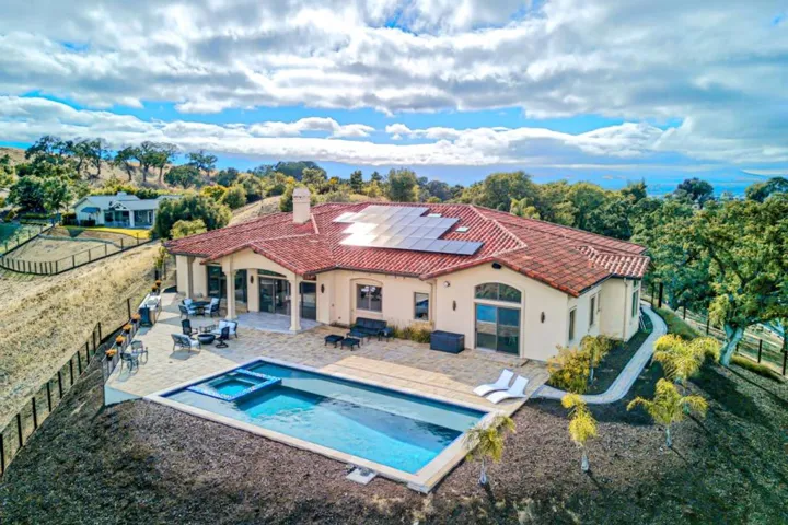5 Winding Oaks Drive, Pleasanton, California 94566