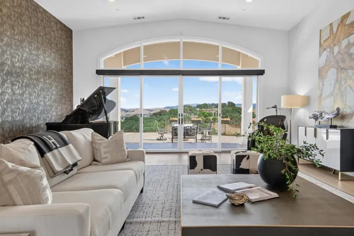 5 Winding Oaks Drive, Pleasanton, California 94566
