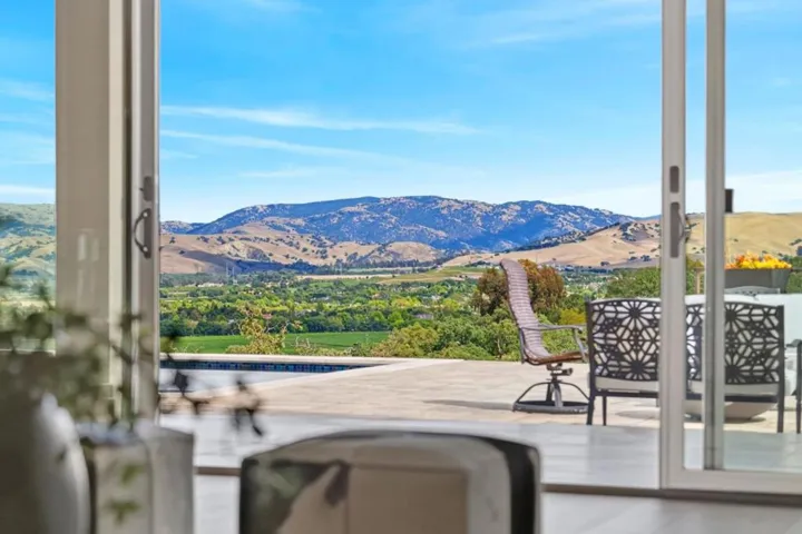 5 Winding Oaks Drive, Pleasanton, California 94566