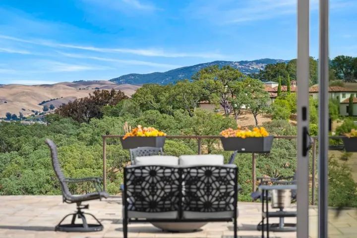 5 Winding Oaks Drive, Pleasanton, California 94566