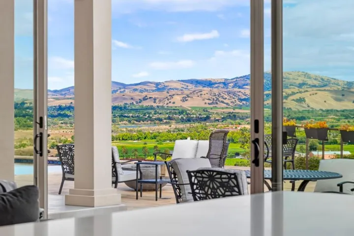 5 Winding Oaks Drive, Pleasanton, California 94566