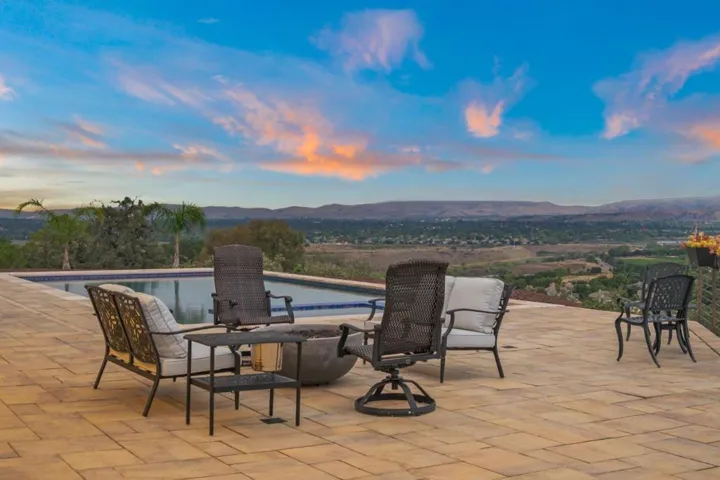 5 Winding Oaks Drive, Pleasanton, California 94566