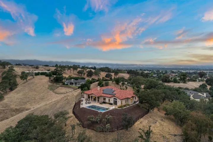 5 Winding Oaks Drive, Pleasanton, California 94566