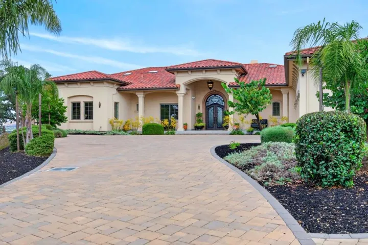5 Winding Oaks Drive, Pleasanton, California 94566