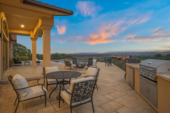 5 Winding Oaks Drive, Pleasanton, California 94566