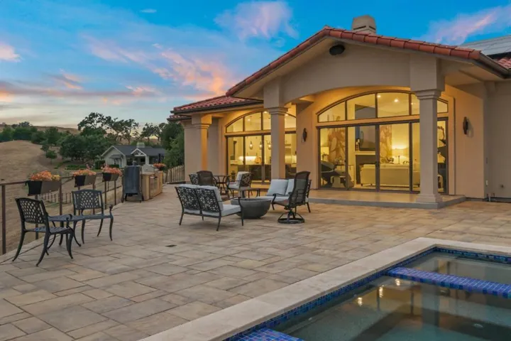 5 Winding Oaks Drive, Pleasanton, California 94566