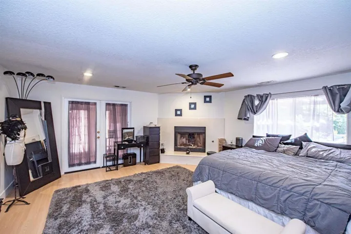 2715 S Centre City Parkway, Escondido, California 92025