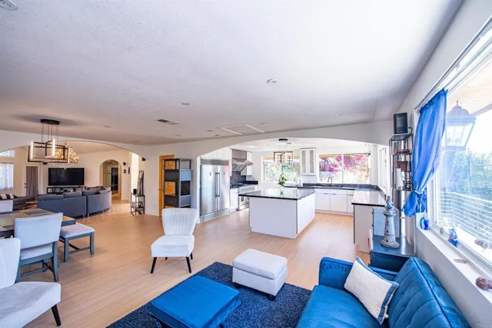 2715 S Centre City Parkway, Escondido, California 92025