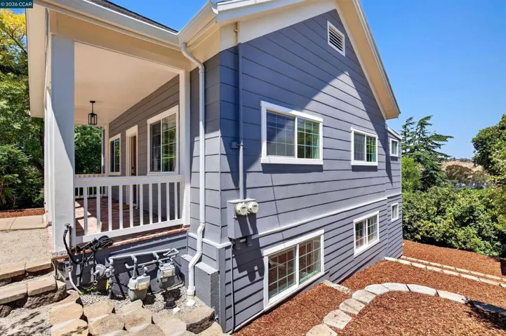754 Alhambra Street, Crockett, California 94525