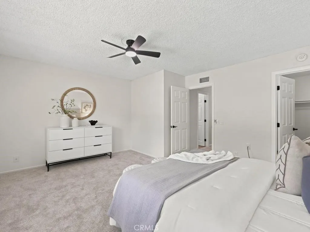 Primary bedrooom