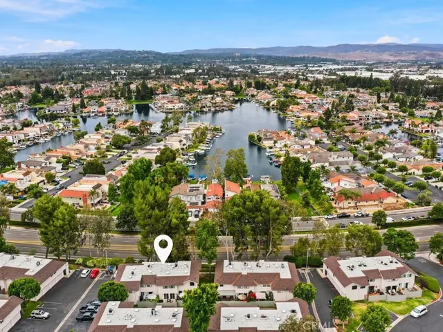 Walking distance to the lake!