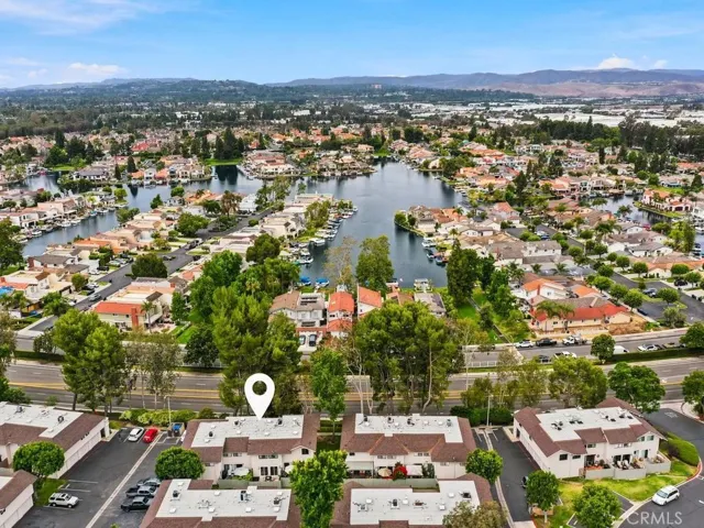 Walking distance to the lake!