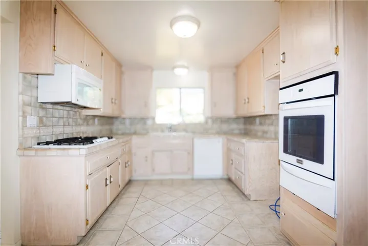 Light and bright kitchen