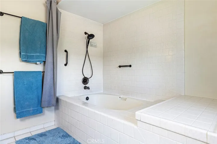 2183 E Fallbrook Avenue, Fresno, California 93720